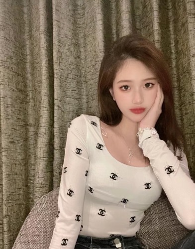 波大人美水蛇腰，鲍鱼粉嫩水多真好日